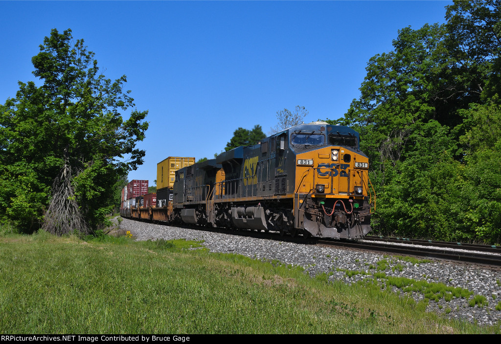 CSX 831